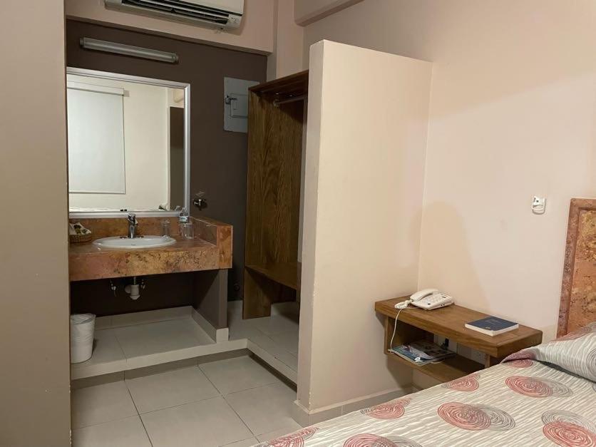 Hotel Santo Domingo Express Villahermosa Bagian luar foto